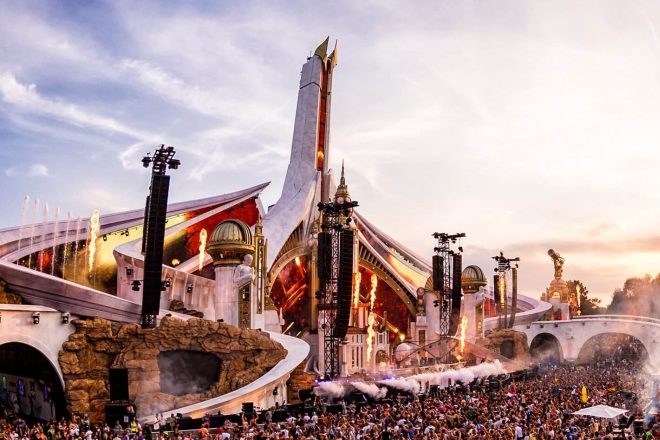 Tomorrowland'in ana sahnesi sanal gerçeklikle yeniden yaratıldı