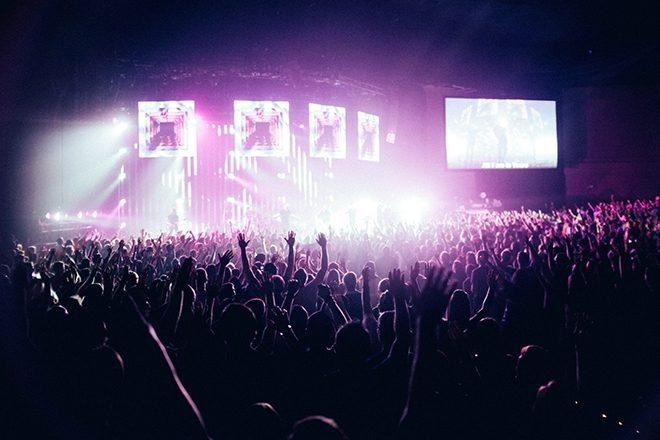 Barcelona’da 5.000 kişilik sosyal mesafesiz konser düzenlendi