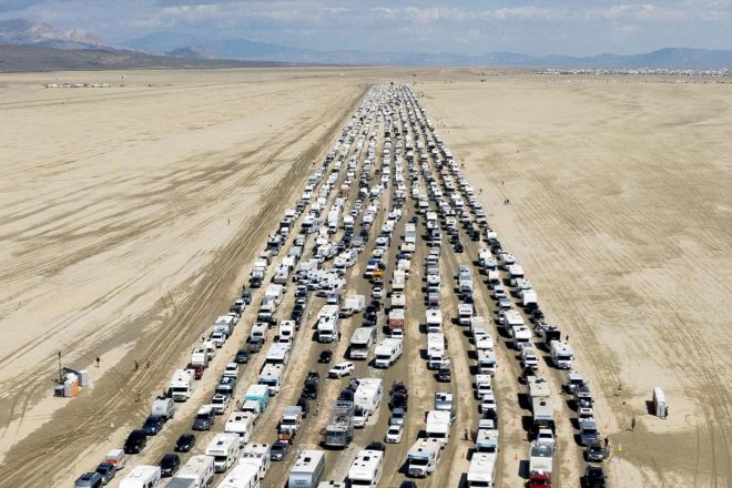 Binlerce Burning Man katılımcısı yoğun yağış nedeniyle mahsur kaldı