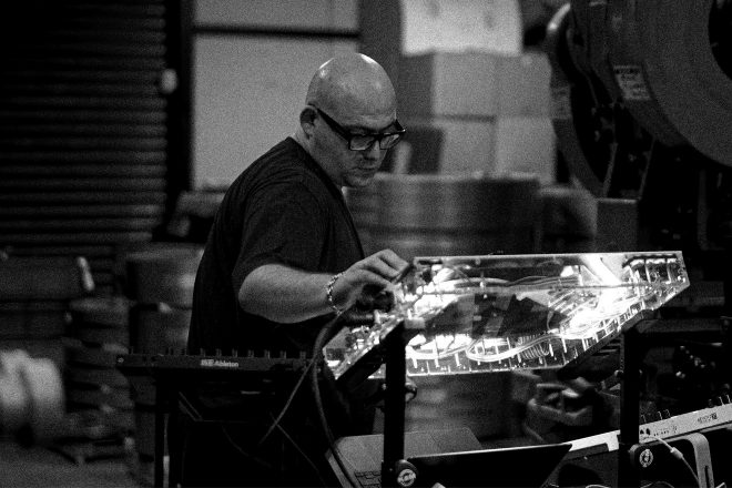 Erdem Yetim EY//LIVE projesinin ilk performans videosunu paylaştı