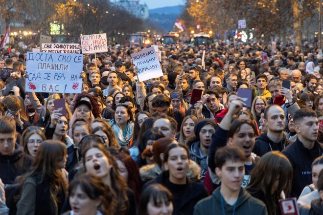 Sırp kulüpleri ve etkinlik organizatörleri öğrenci protestolarına destek veriyor