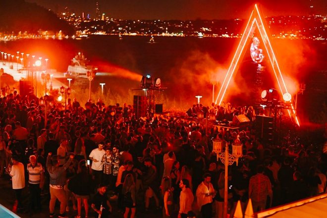 Sunset Sessions 20 Ağustos’ta BLOND:ISH, AMÉMÉ, Maga ve Charmeine ile Çubuklu 29 Bosphorus’ta devam ediyor