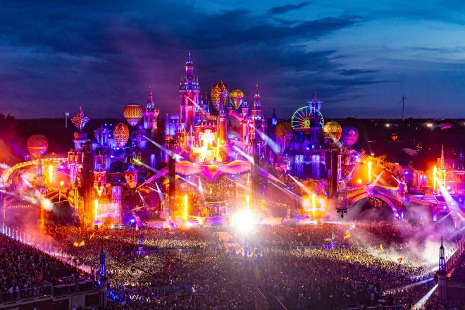 Tomorrowland bu yılki festivali için DJ slotu hediye eden yarışma başlattı