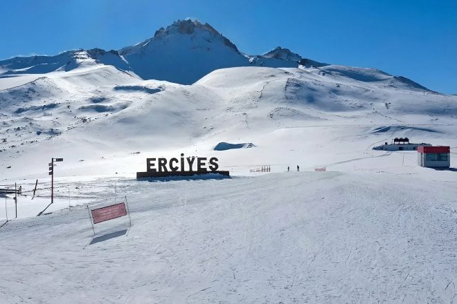 Winter Is Coming elektronik müziği iki hafta sonu boyunca Erciyes’e taşıyor